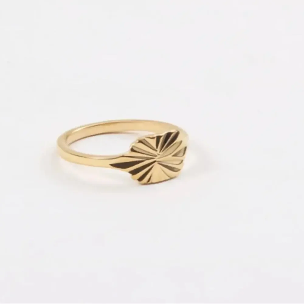 NEW yellow gold plated sunburst band singlet ring jewelry size 6 B25A
